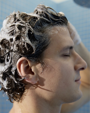 NIVEA MEN Deep shampoo rinforzante