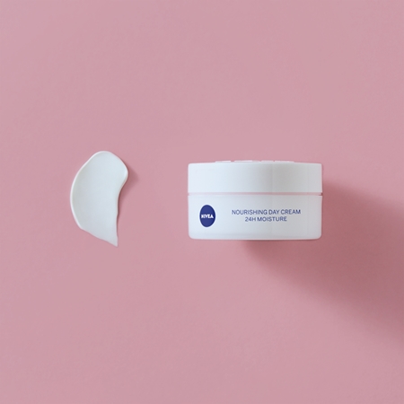 NIVEA Nourishing výživný denný krém SPF 30