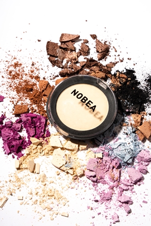 NOBEA Day-to-Day Mono Eyeshadow oční stíny se třpytkami