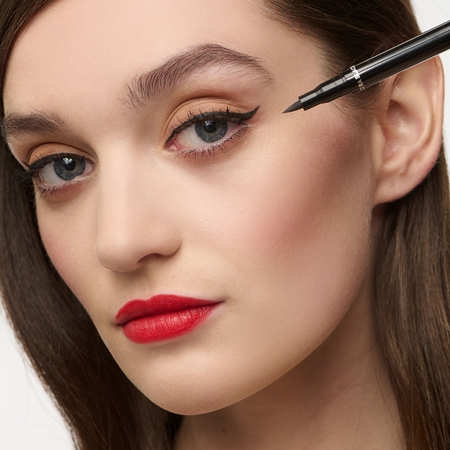 NOBEA Day-to-Day Liquid Pen Eyeliner wodoodporny eyeliner w piórze