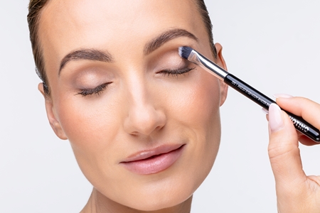 Notino Makeup Brushes Professional Angled Eyeshadow Shader Make-Up Brush 203 пензлик для нанесення тіней