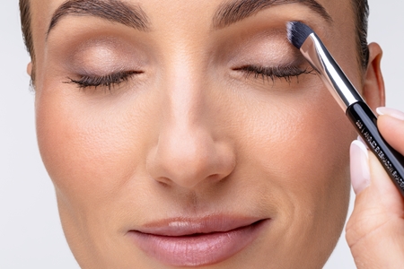 Notino Makeup Brushes Professional Angled Eyeshadow Shader Make-Up Brush 203 пензлик для нанесення тіней