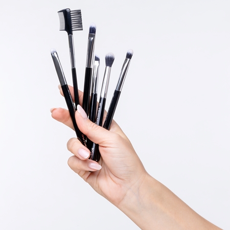 Notino Makeup Brushes Professional Angled Eyeshadow Shader Make-Up Brush 203 пензлик для нанесення тіней