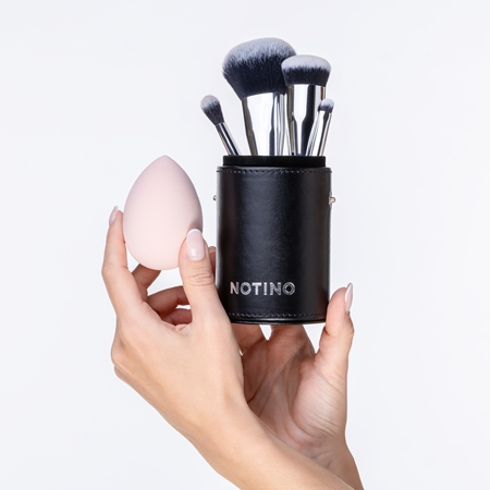 Notino Makeup Brushes Essential Professional Make-Up Brushes & Sponge Set kit de pinceaux avec étui