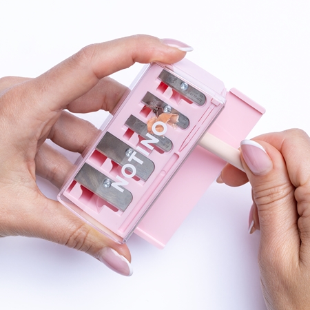 Notino Professional Universal Pencil Sharpener taille-crayon maquillage