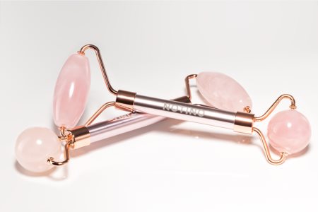 Notino Charm Collection Rose quartz massage roller for face accesoriu de masaj faciale