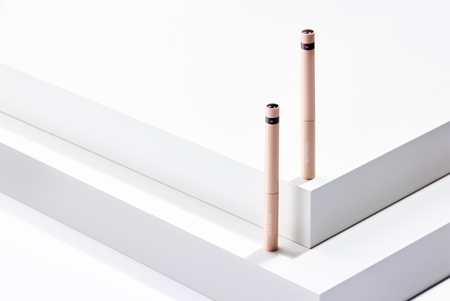 Notino Serum-Infused Lifeproof Eyeliner Liquid Eyeliner with Growth-Enhancing Agents