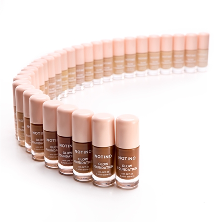 Notino Foundation Glow foundation with SPF 50 & plant extracts Illuminating Foundation SPF 50