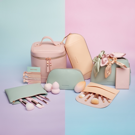 Notino Pastel Collection Travel brush set with pouch Utazó ecsetkészlet táskával