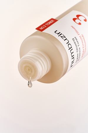 Numbuzin No. 3 Super Glowing Essence Toner Clarifying Toner to restore skin firmness