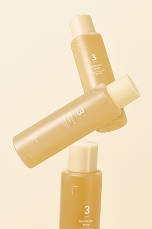 Numbuzin No. 3 Super Glowing Essence Toner Clarifying Toner to restore skin firmness