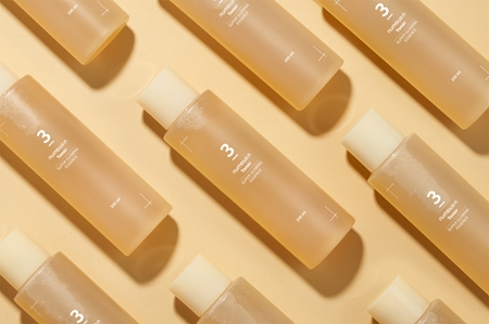 Numbuzin No. 3 Super Glowing Essence Toner Clarifying Toner to restore skin firmness