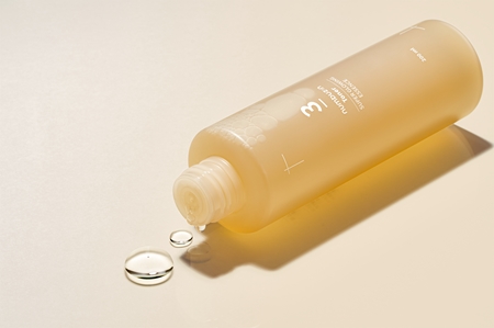 Numbuzin No. 3 Super Glowing Essence Toner Clarifying Toner to restore skin firmness