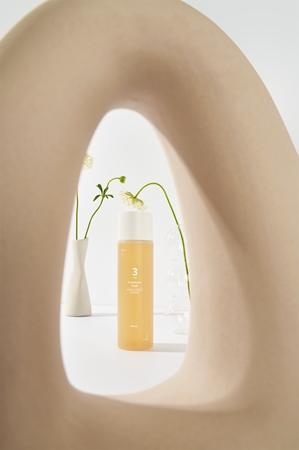 Numbuzin No. 3 Super Glowing Essence Toner Clarifying Toner to restore skin firmness