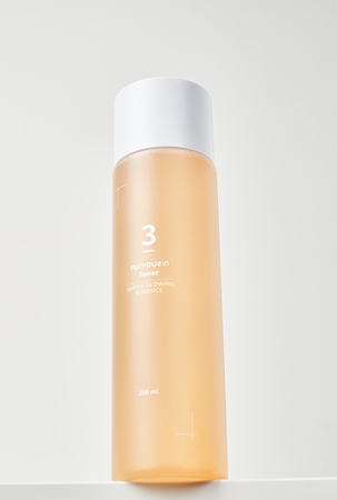 Numbuzin No. 3 Super Glowing Essence Toner Clarifying Toner to restore skin firmness