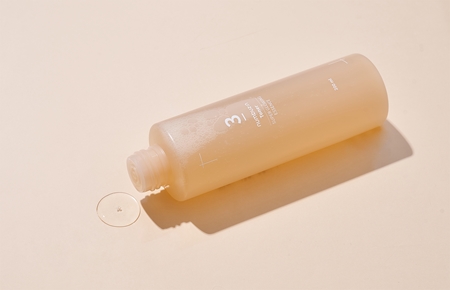 Numbuzin No. 3 Super Glowing Essence Toner Clarifying Toner to restore skin firmness