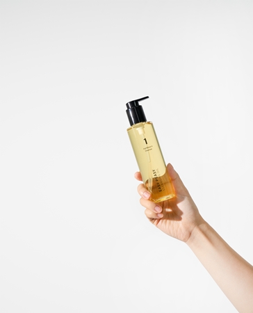 Numbuzin No. 1 Easy Peasy Cleansing Oil Cleansing Oil Makeup Remover for hydration and pore minimising