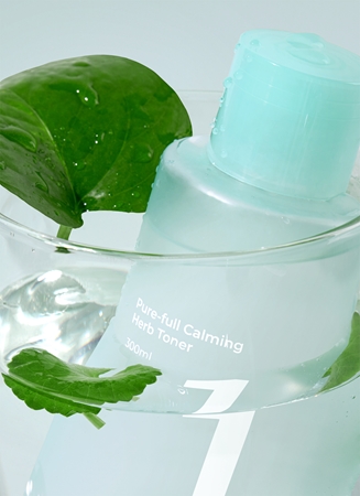 Numbuzin No. 1 Pure-Full Calming Herb Toner Soothing Facial Tonic for problem skin