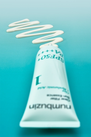 Numbuzin No. 1 Clear Filter Sun Essence brightening essence with soothing effect