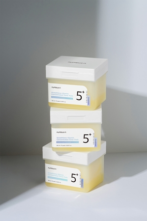 Numbuzin No. 5 Glutathione Vitamin Concentrated Toner Pad toner pads for radiance and hydration