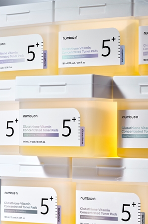 Numbuzin No. 5 Glutathione Vitamin Concentrated Toner Pad toner pads for radiance and hydration