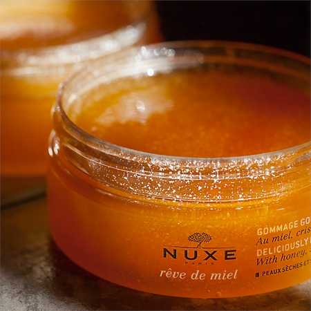 Nuxe Rêve de Miel Deliciously Nourishing Body Scrub Exfoliant hrănitor pentru corp