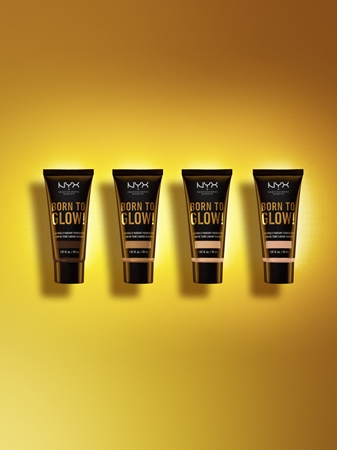 NYX Professional Makeup Born To Glow das flüssige aufhellende Make-up