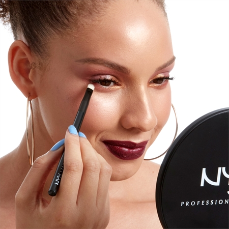 NYX Professional Makeup Pro Brush blending eyeshadow brush for face