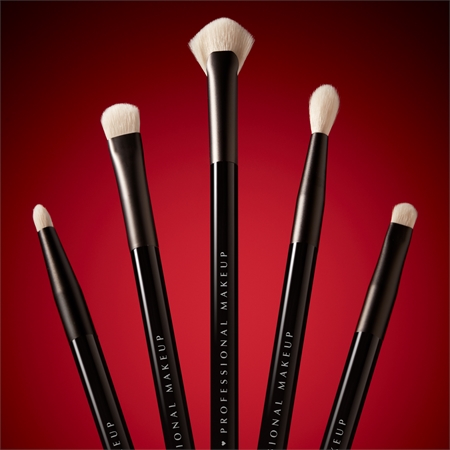 NYX Professional Makeup Pro Brush blending eyeshadow brush for face