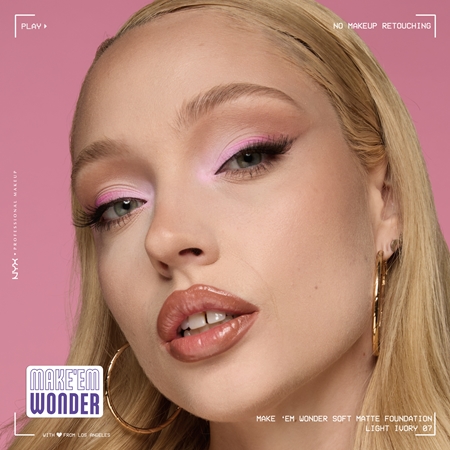 NYX Professional Makeup Make ‘Em Wonder lekki podkład matujący