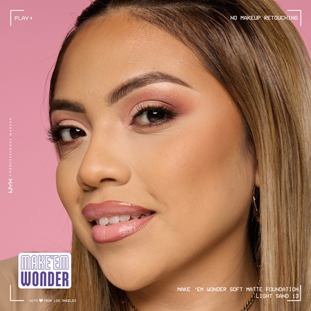 NYX Professional Makeup Make ‘Em Wonder lekki podkład matujący