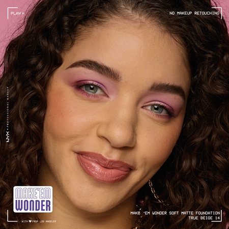 NYX Professional Makeup Make ‘Em Wonder lekki podkład matujący