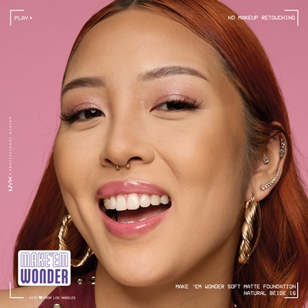 NYX Professional Makeup Make ‘Em Wonder lekki podkład matujący