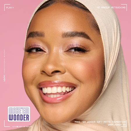 NYX Professional Makeup Make ‘Em Wonder lekki podkład matujący