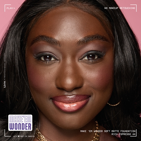 NYX Professional Makeup Make ‘Em Wonder lekki podkład matujący