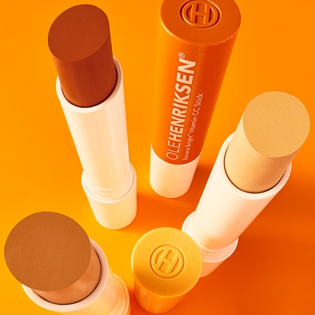 OLEHENRIKSEN Truth Banana Bright+ Vitamin CC Stick rozjasňující korektor