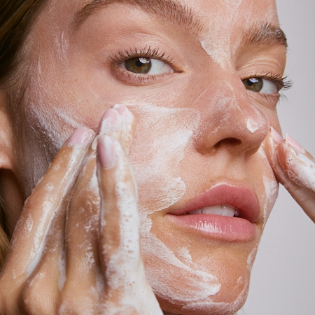 OLEHENRIKSEN Strength B5 Boost Hydrating Solid Foaming Gentle Cleanser baume démaquillant nourrissant