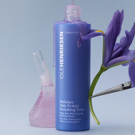 OLEHENRIKSEN Transform Silkfoliant Daily Tri-Acid Smoothing Toner with Mandelic Acid sanftes Peeling-Tonikum zur täglichen Anwendung