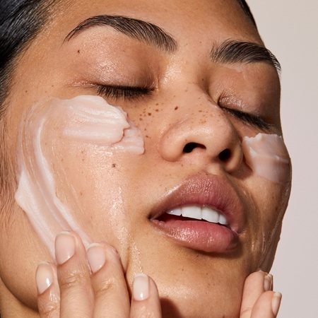 Omorovicza Queen Cream denní krém pro obnovu pevnosti pleti s matným efektem