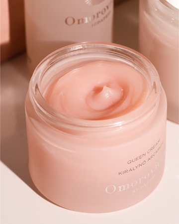 Omorovicza Queen Cream denní krém pro obnovu pevnosti pleti s matným efektem