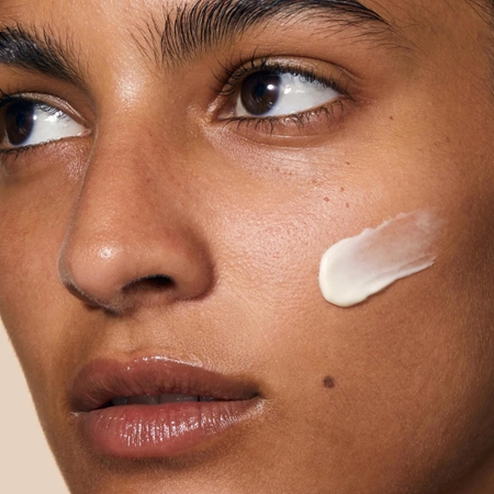 Omorovicza Hydro-Mineral Cushioning Day Cream crème de jour rajeunissante pour tous types de peau
