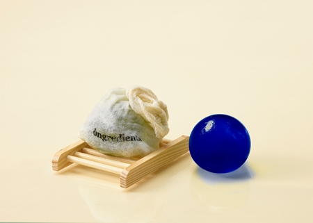 Ongredients Butterfly Pea Cleansing Ball valomasis veido muilas antioksidacinio poveikio