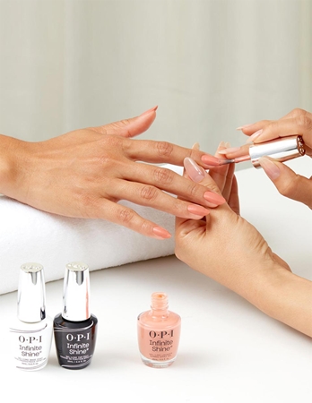 OPI Infinite Shine Silk Nagu laka ar gēla efektu