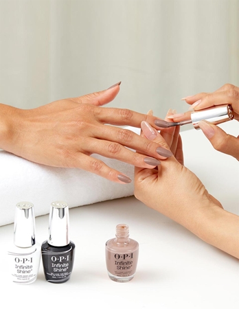 OPI Infinite Shine Silk Nagu laka ar gēla efektu