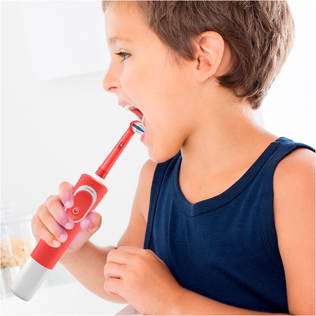 Oral B Vitality D100 Kids StarWars elektrický zubní kartáček pro děti