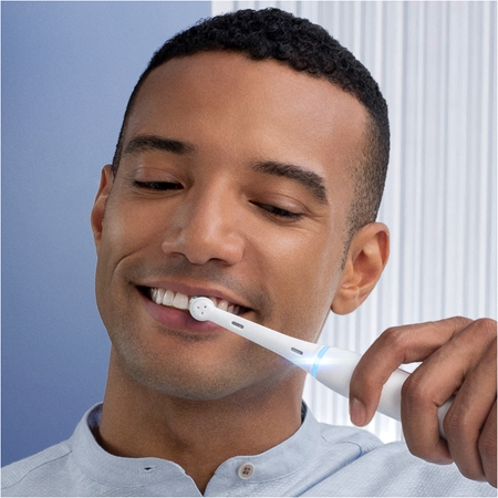 Oral B iO7 cepillo de dientes eléctrico con estuche