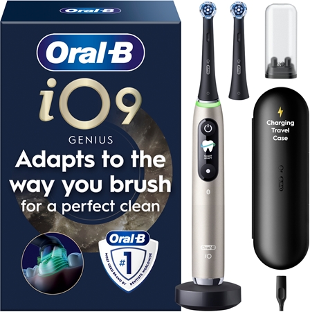 Oral-B iO9 Electric Toothbrush with bag