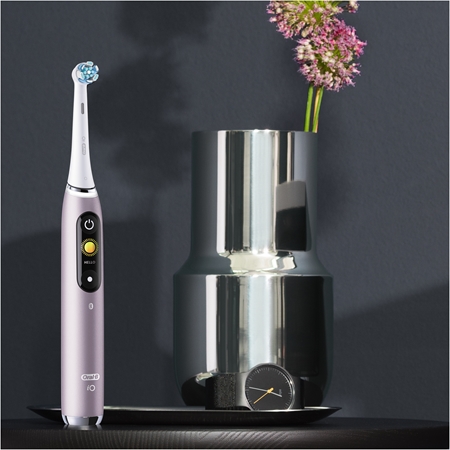 Oral-B iO9 spazzolino da denti elettrico con custodia di ricarica