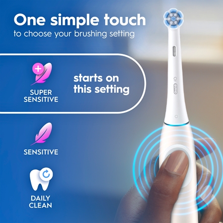 Oral-B iO2 electric toothbrush with bag