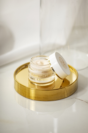Organique Eternal Gold Anti-Wrinkle Therapy očný krém na korekciu tmavých kruhov a vrások s 24karátovým zlatom